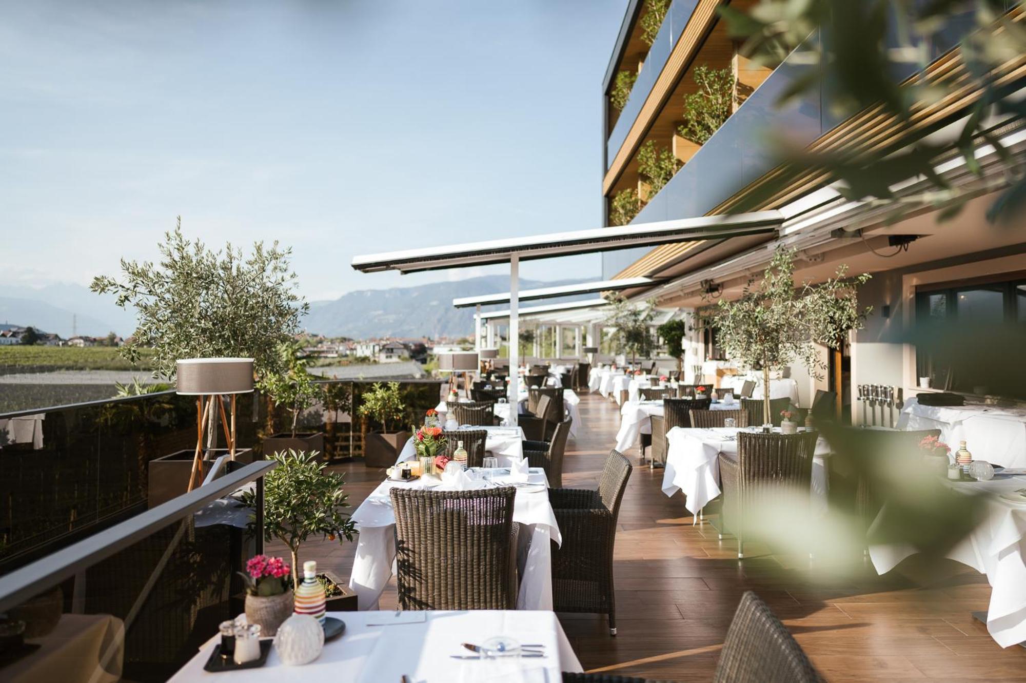 Weinegg Wellviva Resort Appiano Sulla Strada Del Vino Bagian luar foto