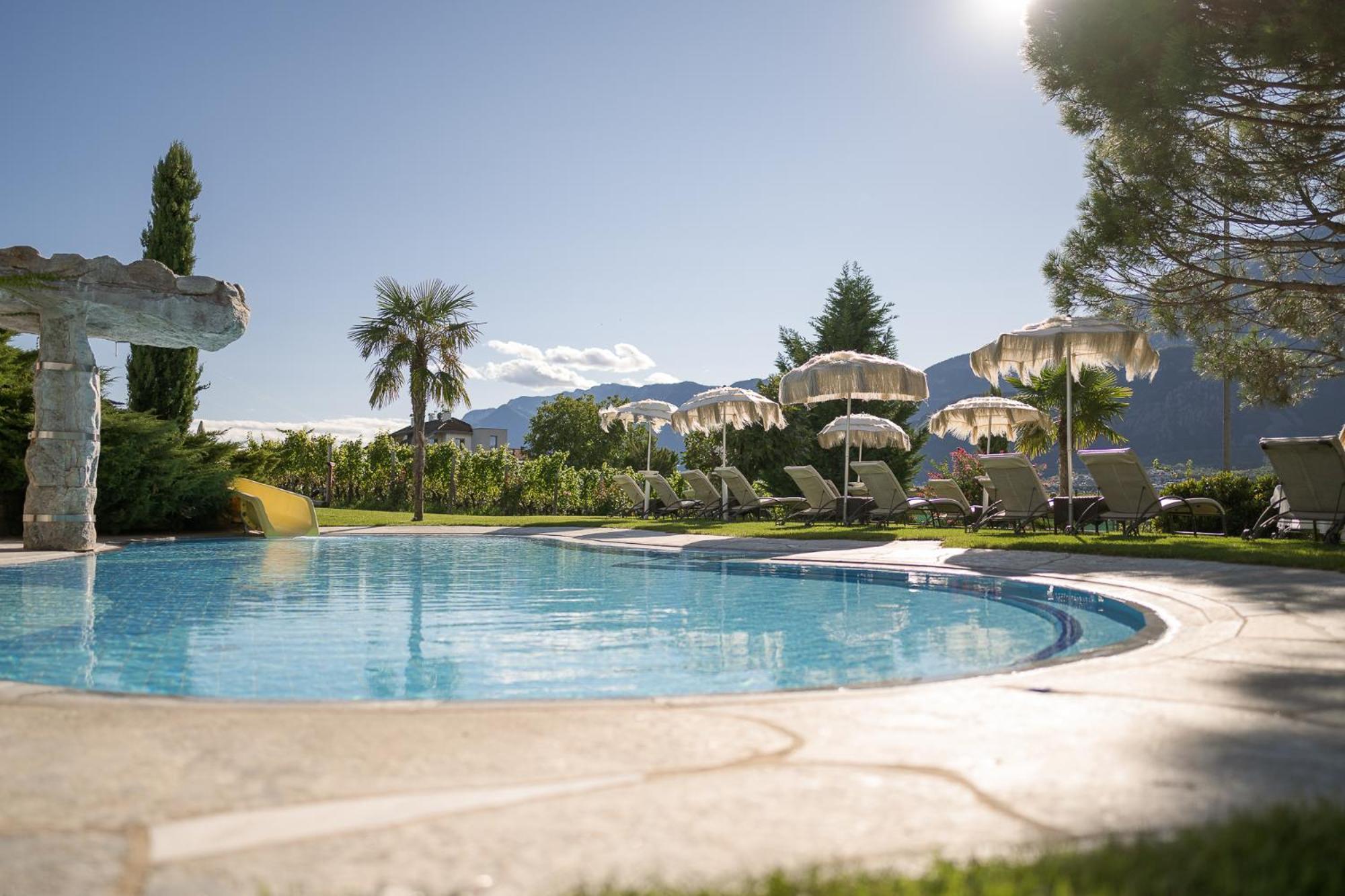 Weinegg Wellviva Resort Appiano Sulla Strada Del Vino Bagian luar foto